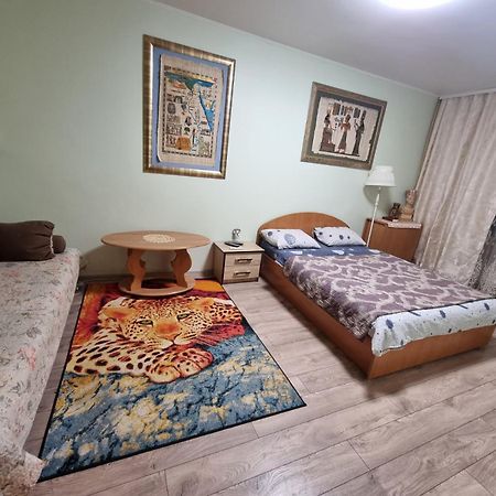 House Hotel Apartments 2 Ривне Екстериор снимка